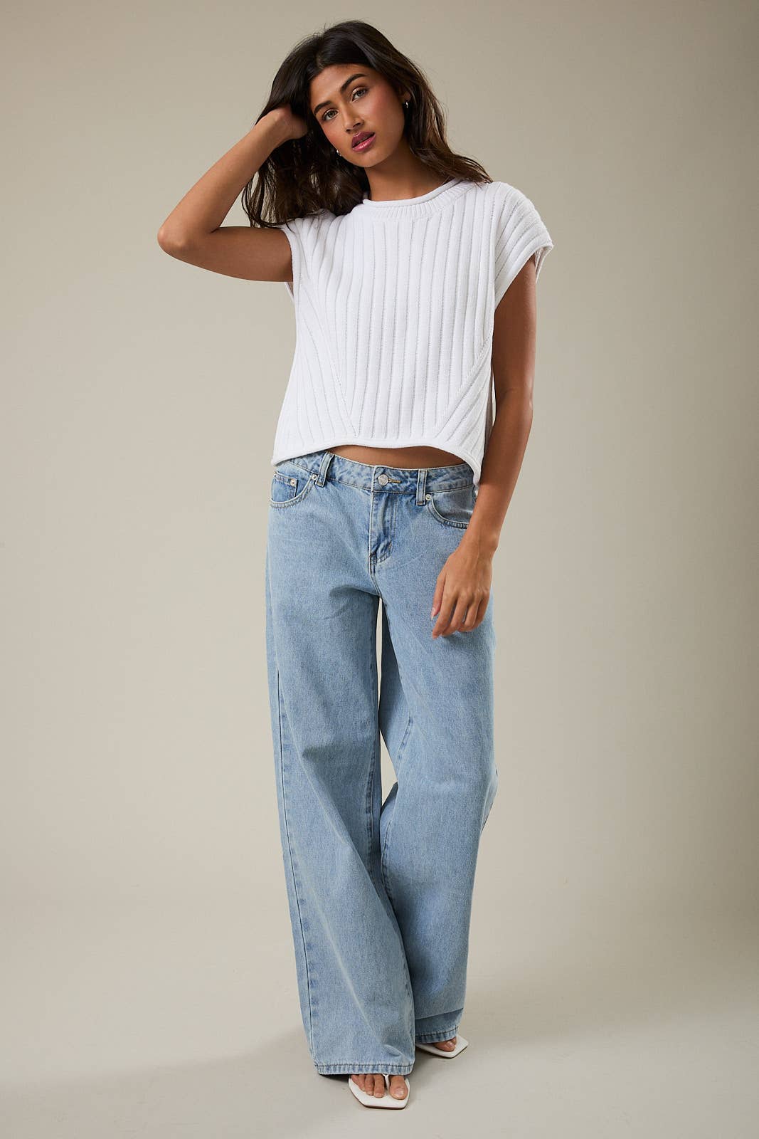 White round neck sweater