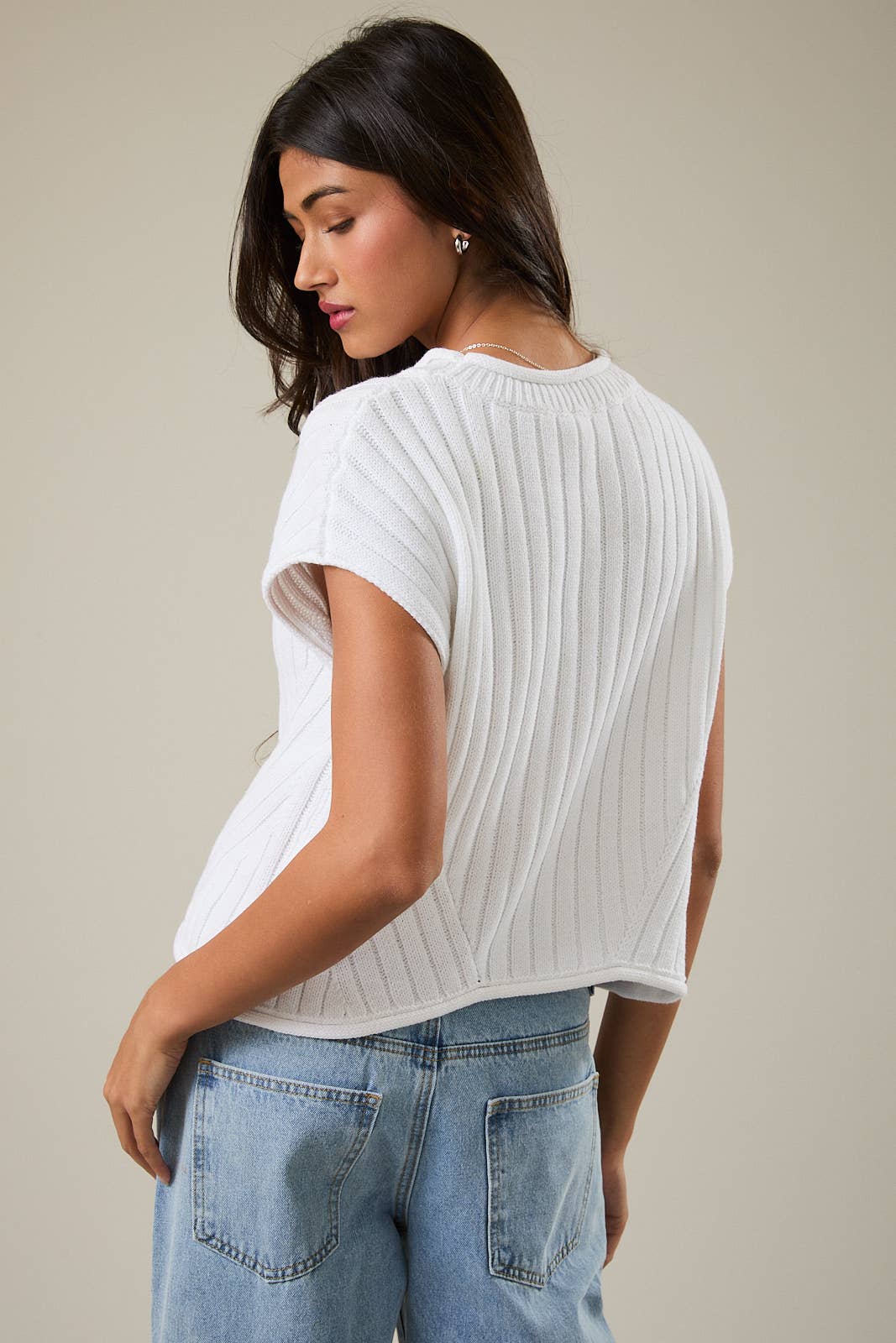 White round neck sweater